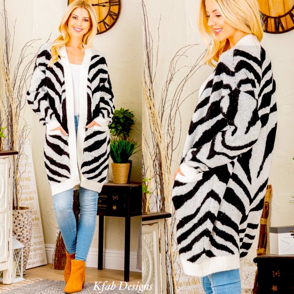 B29B🤍🖤Gorgeous white+black classic animal print oversized cardi-everyWear!